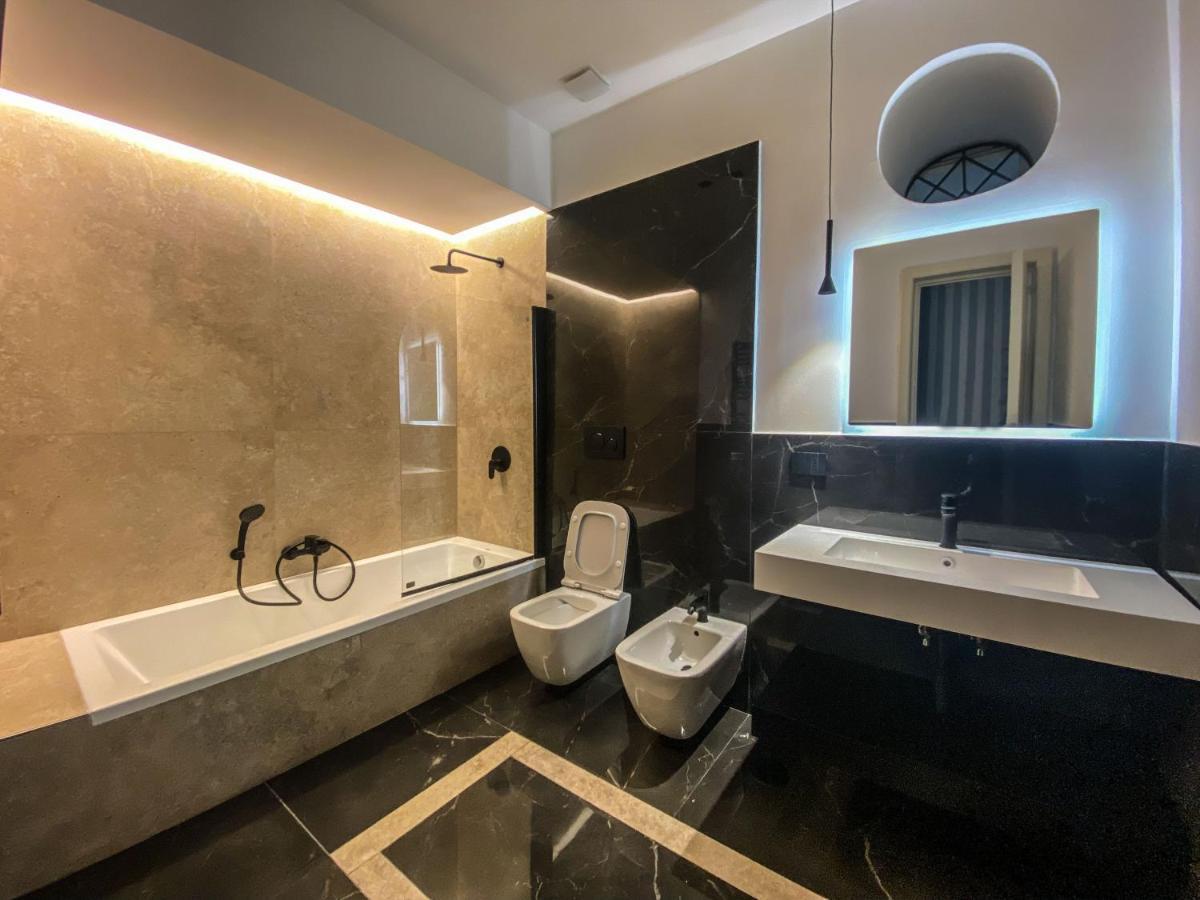 Arthouse Lady Marys Tribunali Luxury Suite Napoli Exterior foto