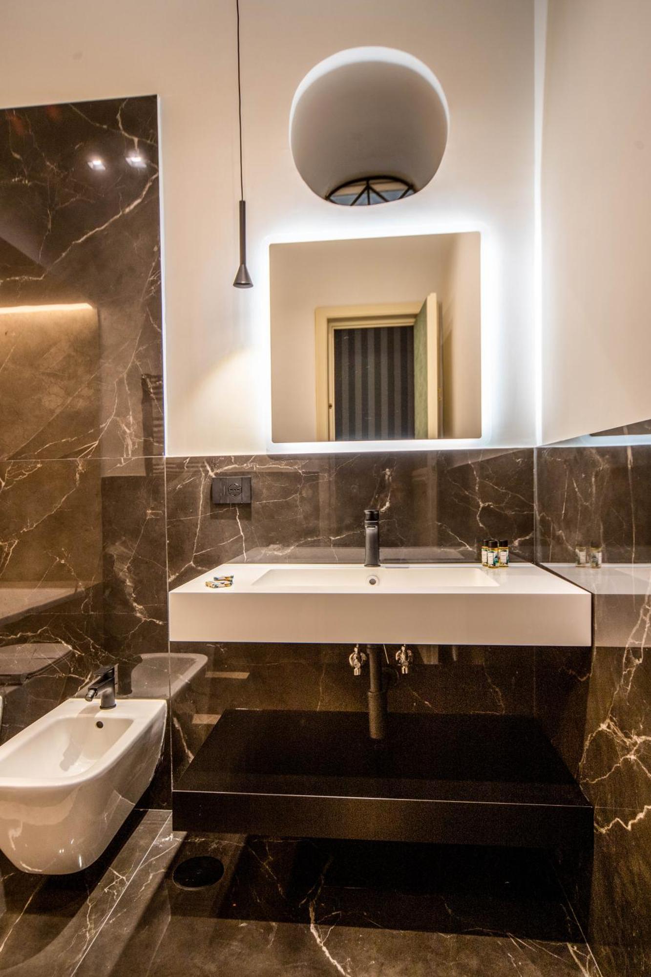 Arthouse Lady Marys Tribunali Luxury Suite Napoli Exterior foto