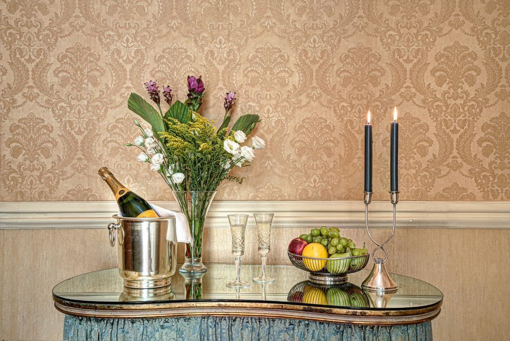 Arthouse Lady Marys Tribunali Luxury Suite Napoli Exterior foto